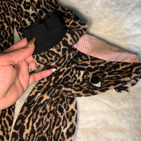 Medium leopard print onsie pajama - Picture 5 of 8